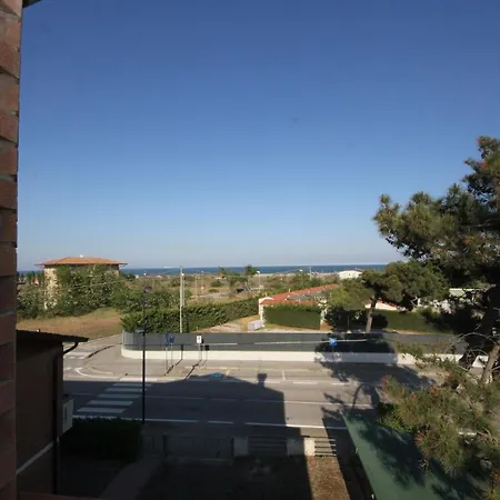 Flat 150m From The And Centre Of Rosolina Apartment